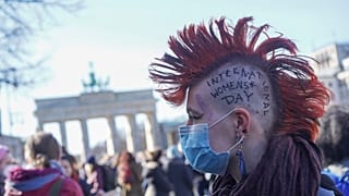 Von der Leyen apoya la igualdad salarial hombre-mujer