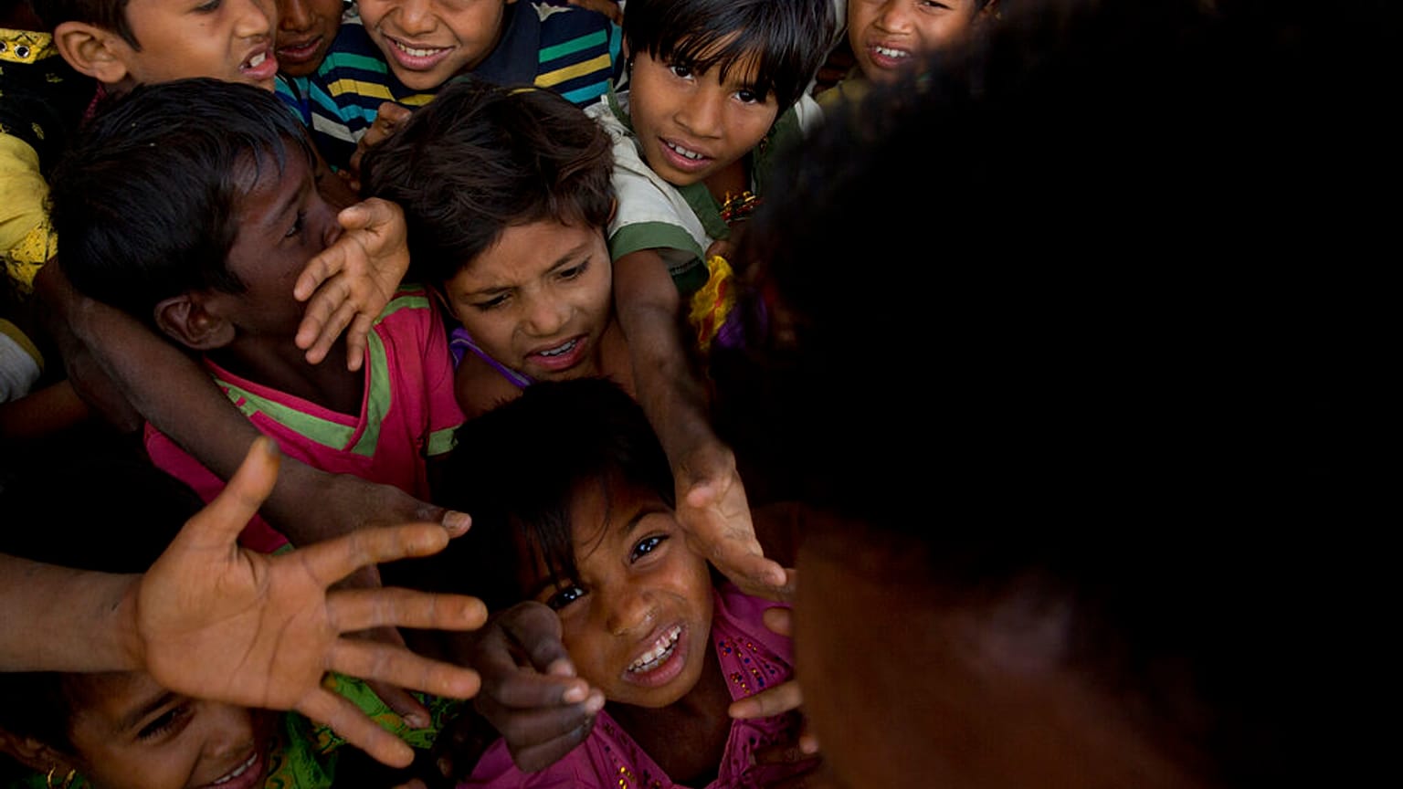 Myanmar'dan kaçan Arakanlı Müslümanlar Bangladeş'teki kamplarda kalıyor