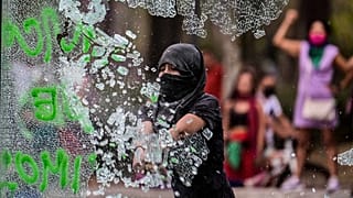 خلال مظاهرة للاحتفال باليوم العالمي للمرأة في مكسيكو سيتي، 8 مارس 2021