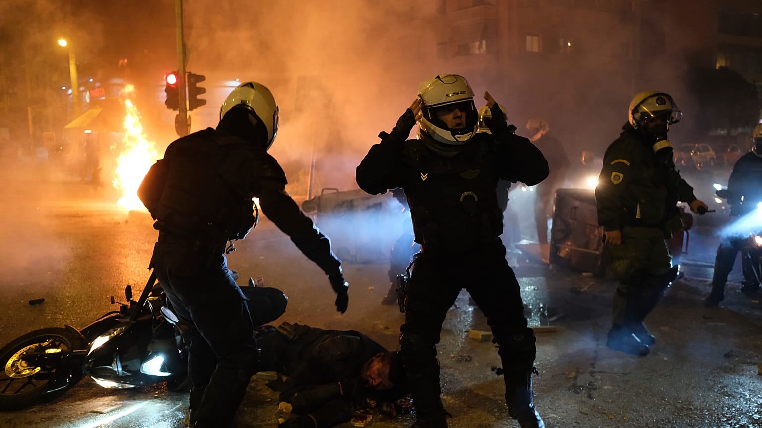 Φωτογραφία από τα άγρια επεισόδια στη Νέα Σμύρνη σε πορεία κατά της αστυνομικής βίας