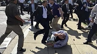 2017 Mayıs'ında yaşanan şiddet olaylarında Cumhurbaşkanı Erdoğan'ın korumaları Washington'daki protestocuları tekmelemişti.