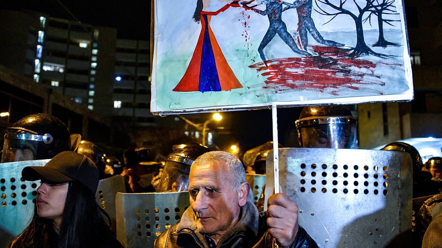 Αρμενία: Ο πρωθυπουργός "καρατόμησε" τον αρχηγό του γενικού επιτελείου στρατού
