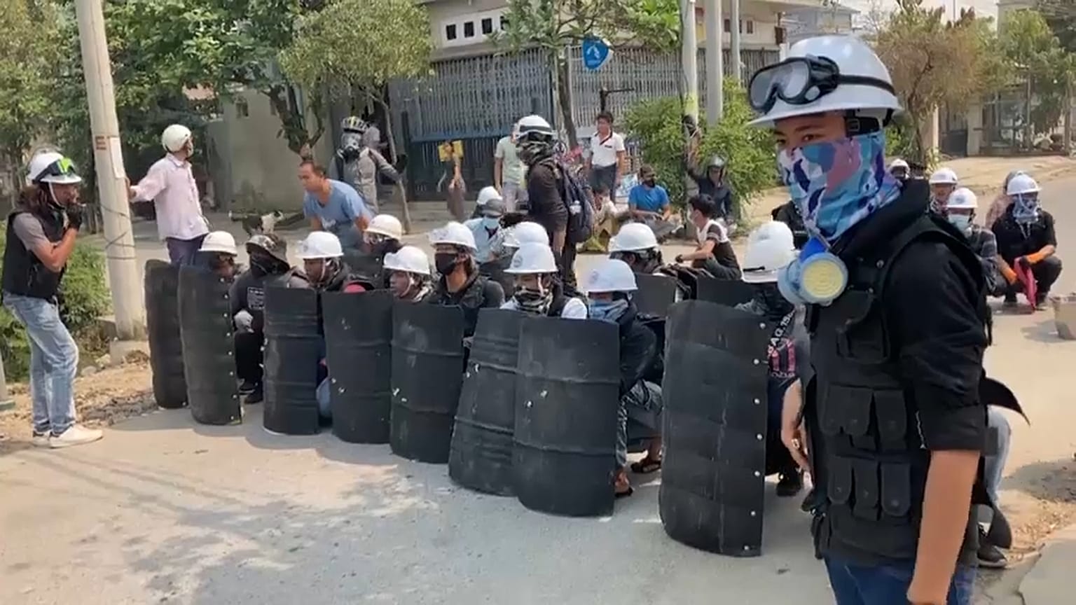دانشجویان میانماری با ابتکارات تازه علیه کودتا تظاهرات کردند