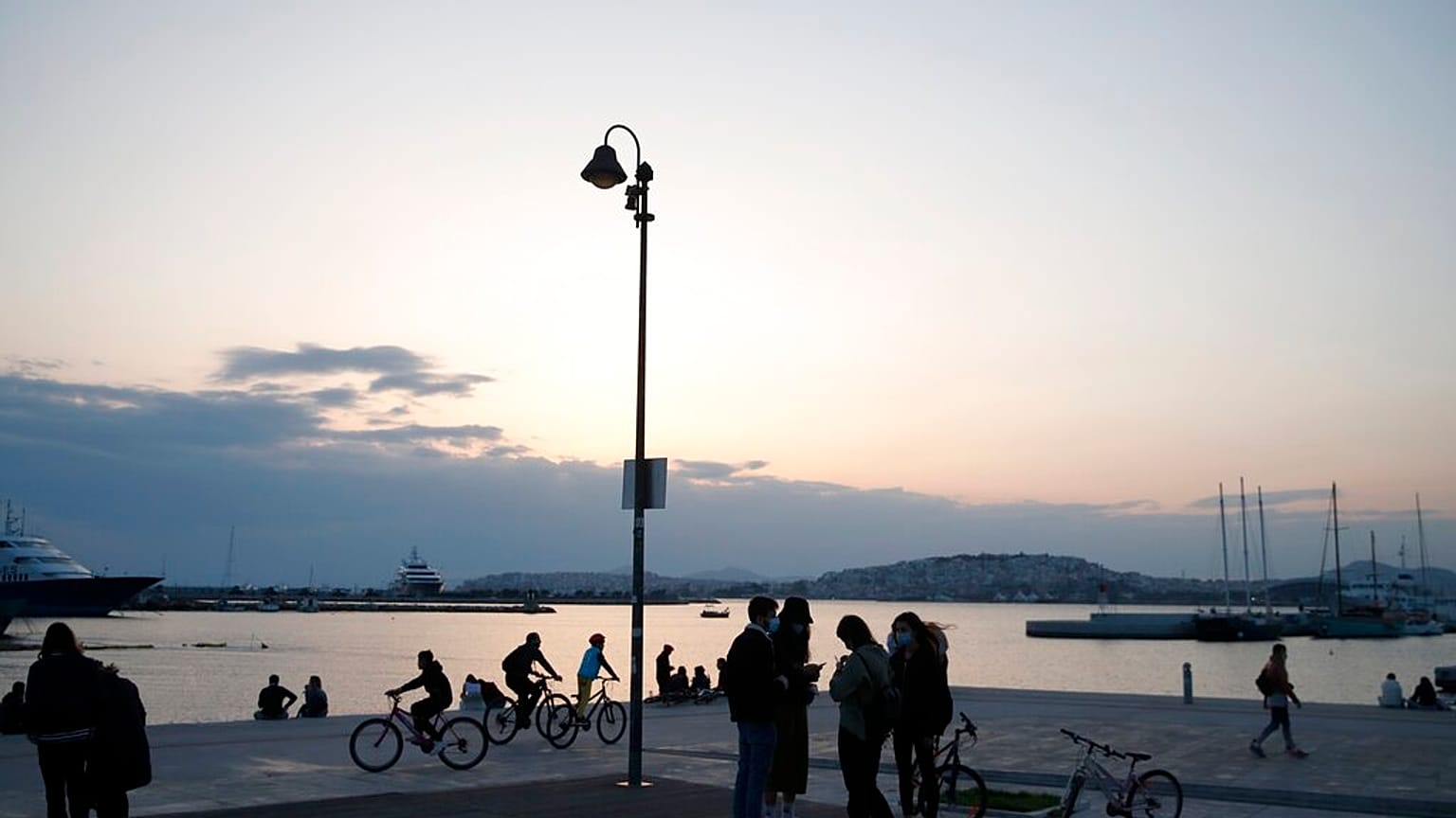 Συνεχίζει την επέλαση η πανδημία