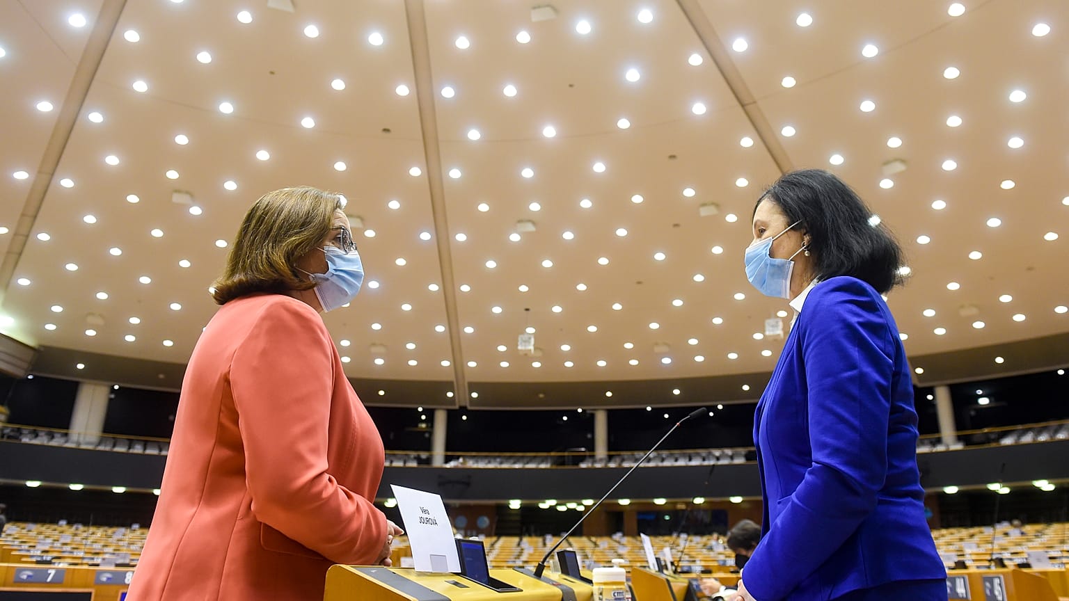 Vera Jourová és  Ana Paula Zacarias