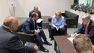 صورة من الارشيف- لقاء الرئيس المصري عبد الفتاح السيسي  مع المستشارة الألمانية أنجيلا ميركل على هامش قمة مجموعة العشرين في أوساكا باليابان، مع المخابرات الخارجية المصرية