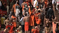 Trotz Corona: Hunderttausende baden im Ganges
