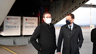 Slovakya Başbakanı Igor Matovic (sağda) ve Sağlık Bakanı Marek Krajci