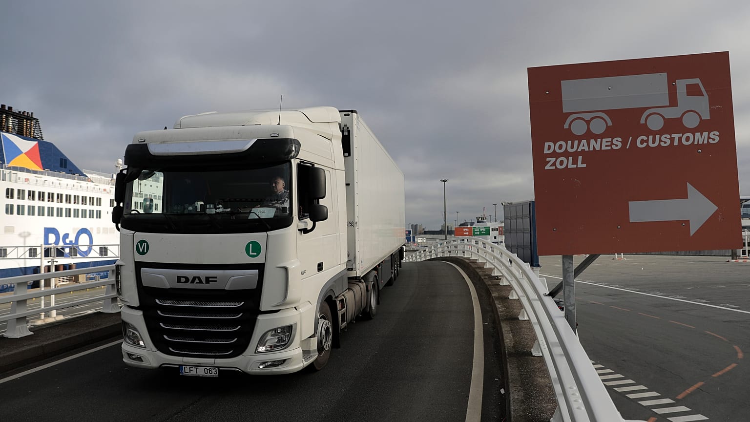 Hatalmasat zuhant a brit uniós export