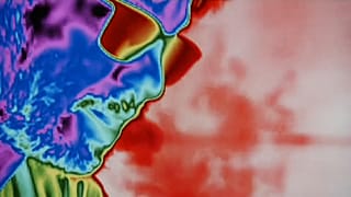 Imagen con cámara infrarroja de la expansión de los aerosoles respiratorios al hablar