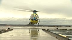 Ein französischer Rettungshubschrauber bringt einen Covid-Patienten nach Belgien