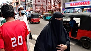Sri Lanka, Müslüman kadınların yüzlerini tamamen örten burkayı yasaklama kararı aldı