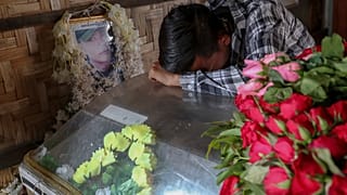 Похороны 21-летнего манифестанта, застреленного полицией в Мандалае, 14 марта 2021 г.