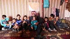 خطفت الحرب في سوريا من عبد الرزاق خاتون البالغ من العمر 83 عامًا 13 من أبنائه وإحدى زوجاته.