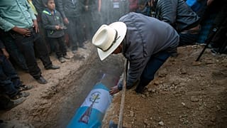 Entierro en Guatemala de una de las víctimas de la masacre de Tamaulipas