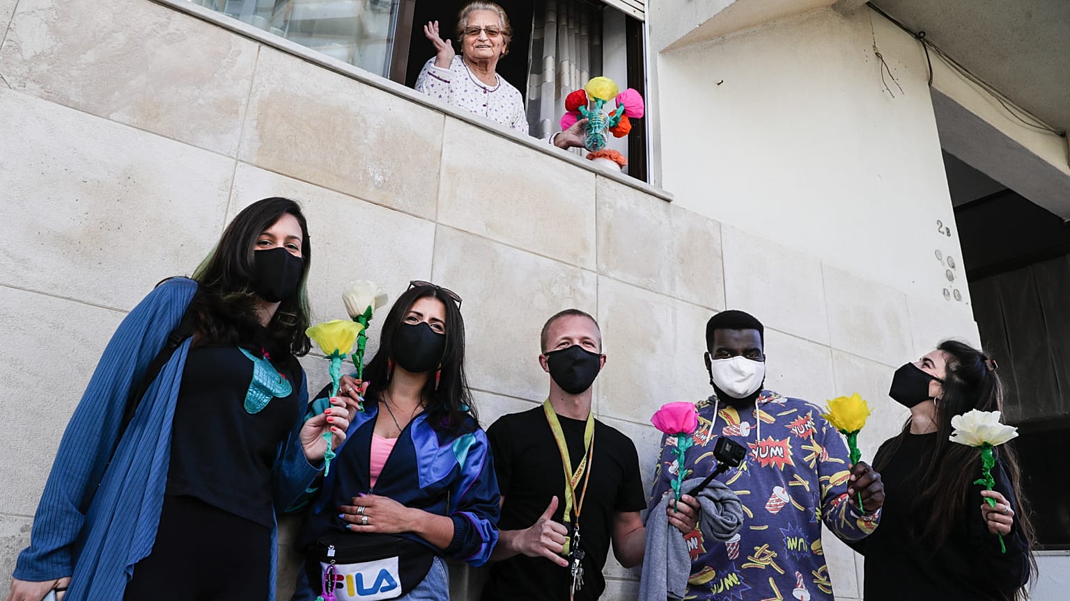 Kuduristas da Caparica junto a uma das suas "vovós"