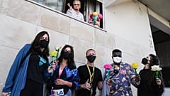 Kuduristas da Caparica junto a uma das suas "vovós"