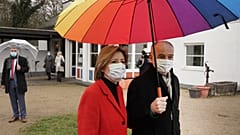 Malu Dreyer - SPD - mit ihrem Mann bei der Landtagswahl am Sonntag