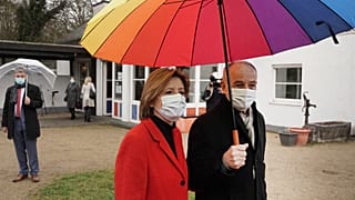 Malu Dreyer - SPD - mit ihrem Mann bei der Landtagswahl am Sonntag