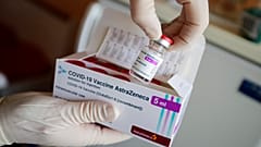 Une boite du vaccin Astrazeneca dans un cabinet médical à Senftenberg, en Allemagne, le 3 mars 2021
