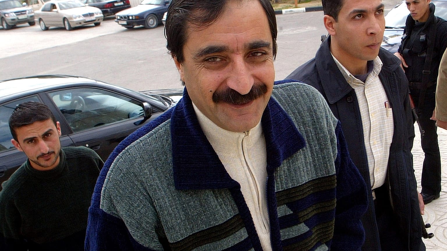 رشيد أبو شباك مسؤول الأمن الفلسطيني يتجه لحضور اجتماع في غزة. 2004/03/15