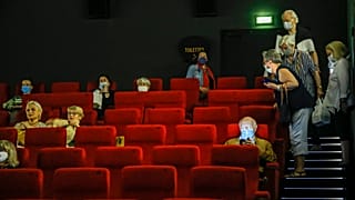 Tiltakozásképpen több francia mozi is filmeket vetített a hétvégén