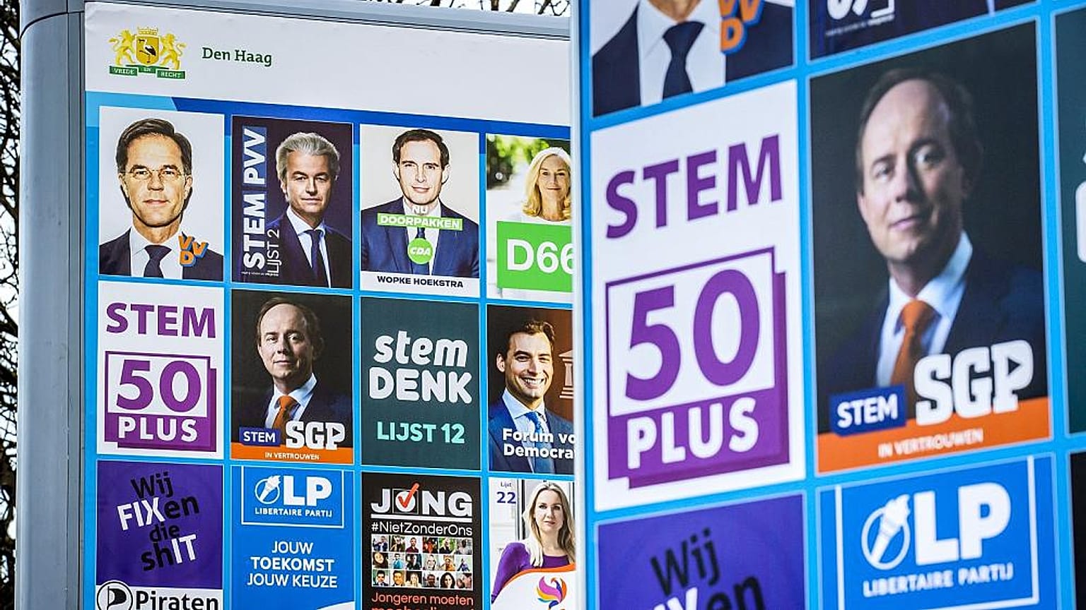 Wahlplakat vor den Parlamentswahlen in Den Haag, 18.02.2021