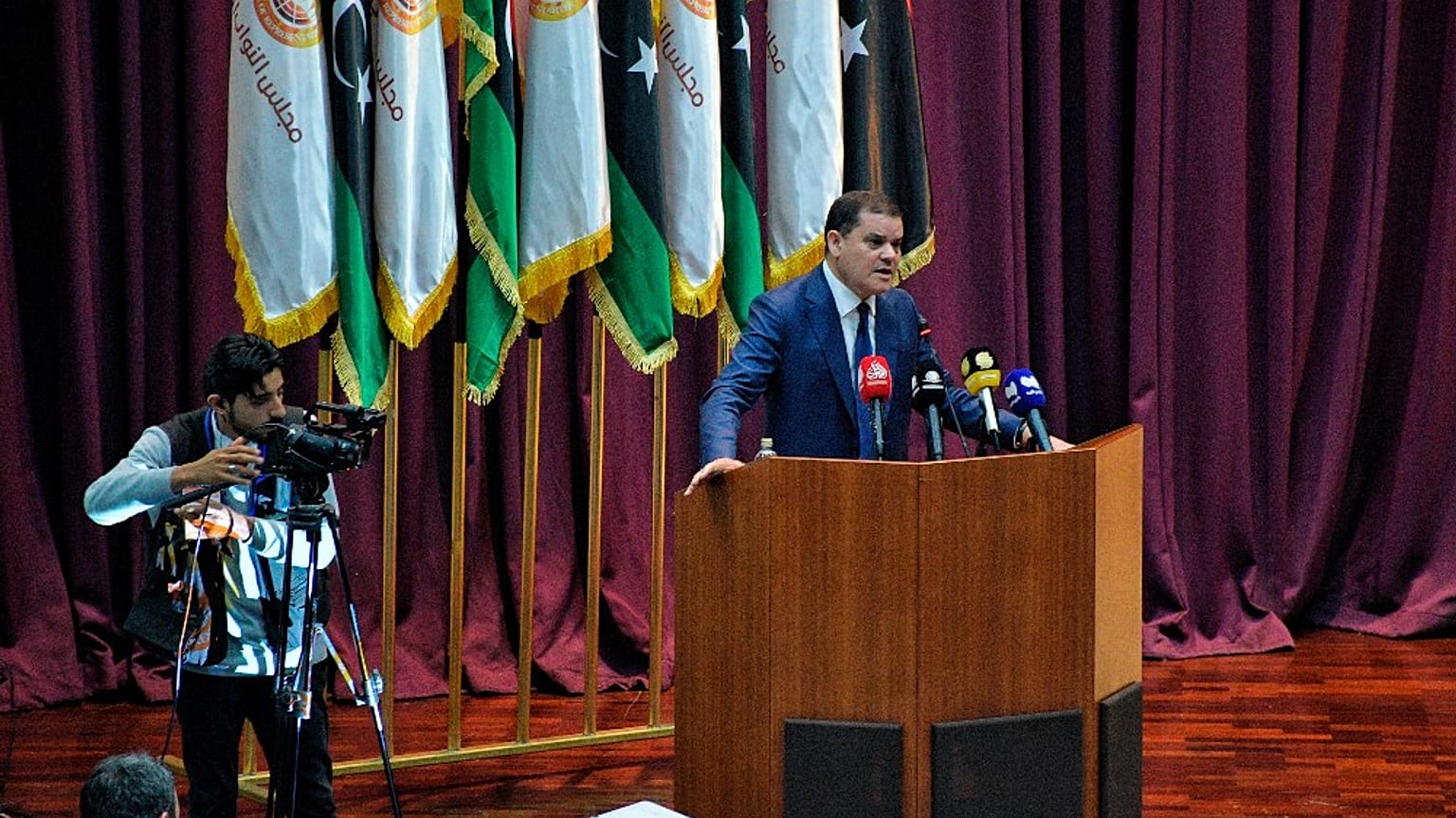 Il nuovo premier libico Abdul Hamid Dbeibah si rivolge al parlamento, alla vigilia del voto di fiducia a Sirte, Libia, martedì 9 marzo 2021