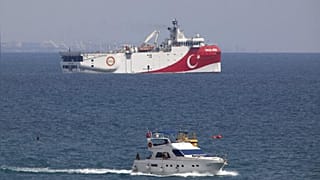 Doğu Akdeniz'de hidrokarbon arama çalışmaları yapan Türk gemisi Oruç Reis