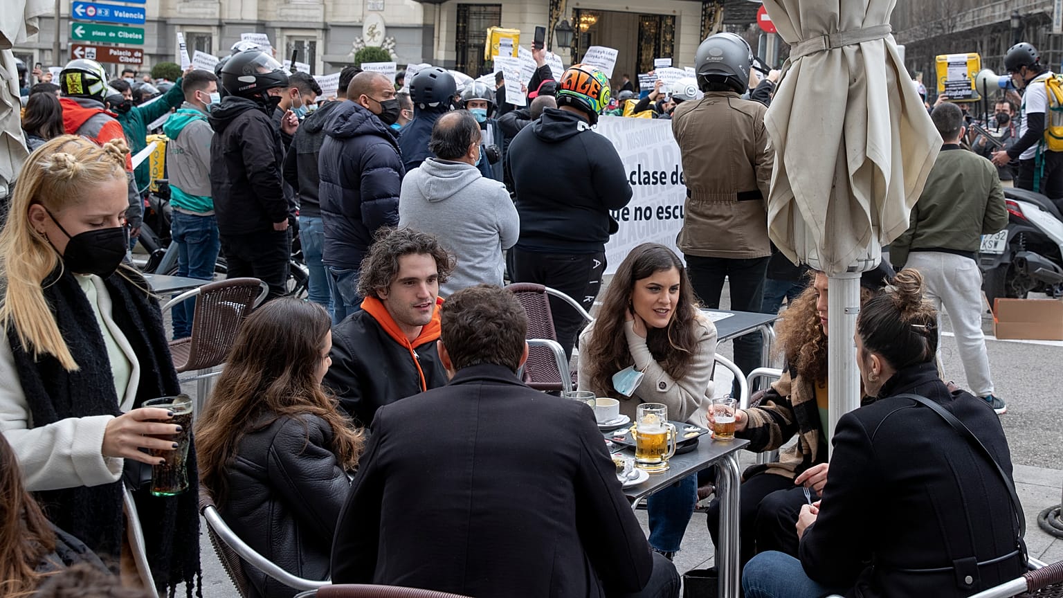 Bares de Madrid são oásis para turistas que fogem ao confinamento