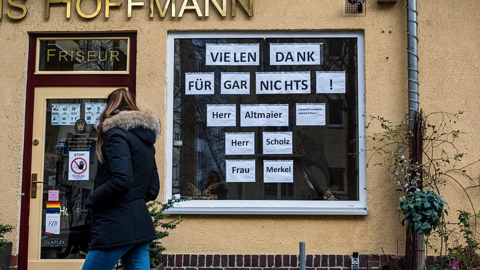 Frieurladen mit Botschaft in Berlin