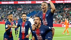 PSG oyuncuları gol sevinci esnasında.