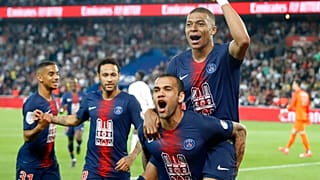 PSG oyuncuları gol sevinci esnasında.
