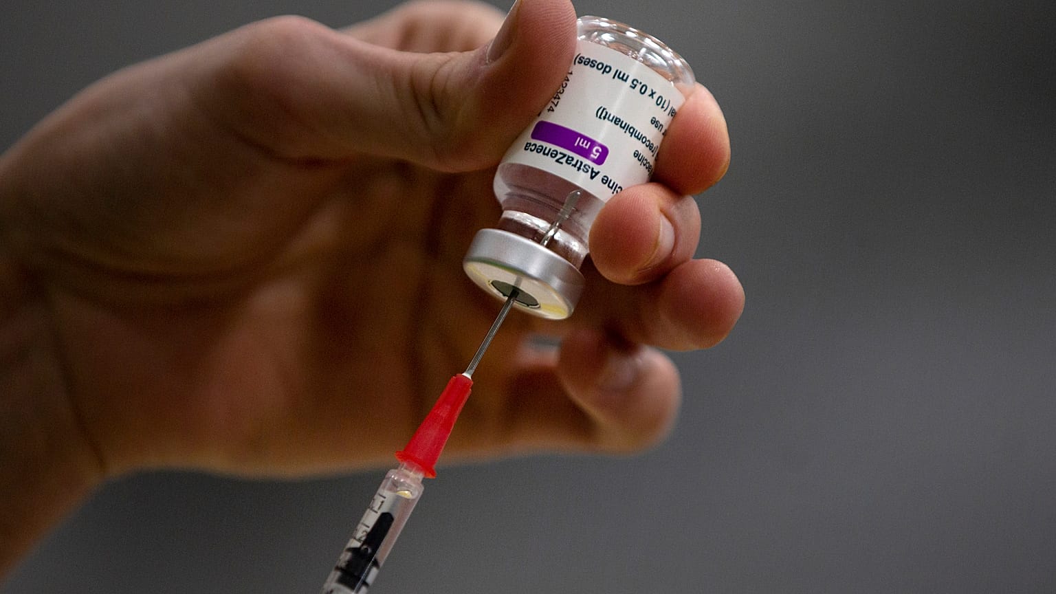 La EMA anunciará el jueves sus conclusiones sobre las reacciones adversas a la vacuna de AstraZeneca