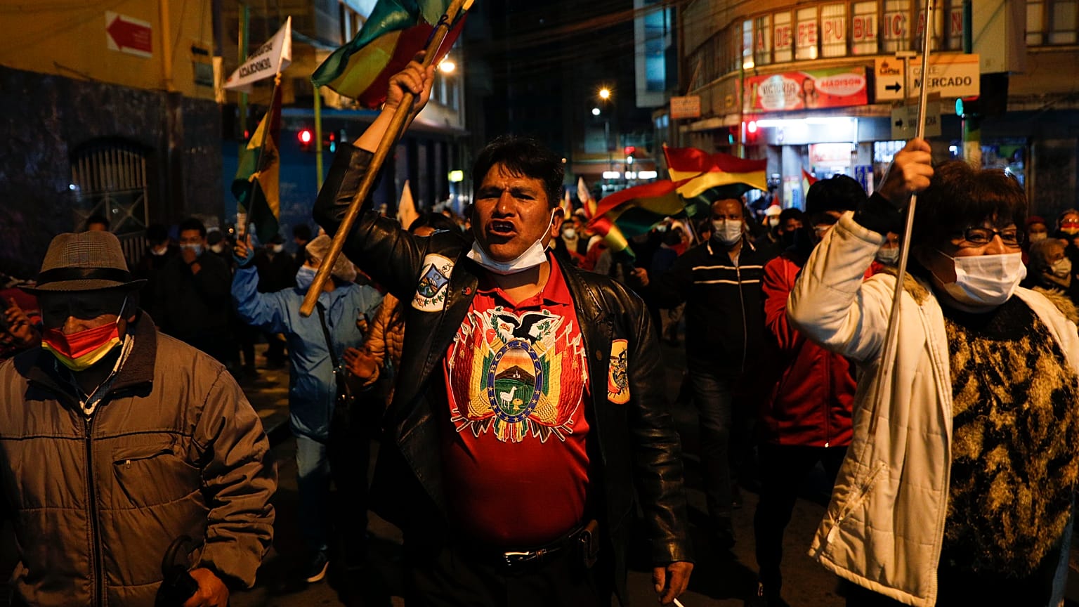 Simpatizantes de Jeanine Áñez se manifiestan en La Paz contra su detención.