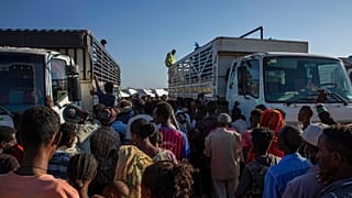 novembre 2020: rifugiato etiopi ricevono aiuti nel campo di Umm Rakouba , nella regione del Qadarif, Sudan orientale