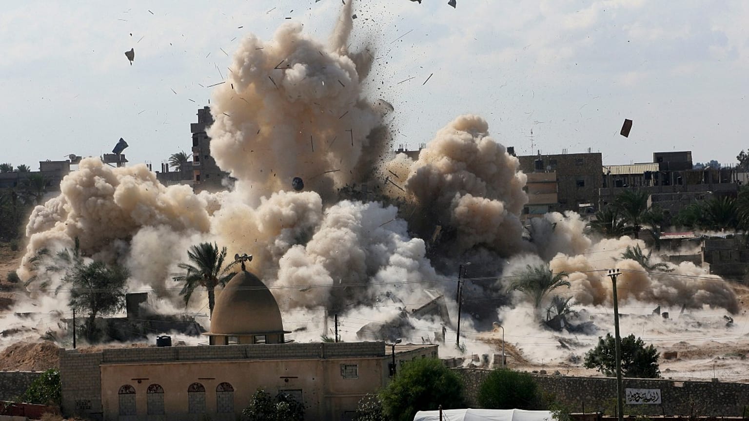 صورة أرشيفية من 29 أكتوبر 2014 لهدم الجيش المصري منازل في مدينة رفح الحدودية