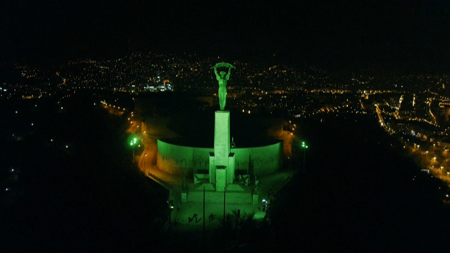 Des monuments à travers le monde illuminés en vert pour la fête de la Saint-Patrick