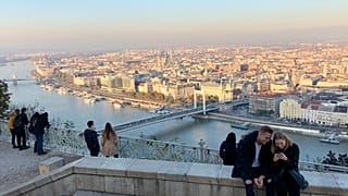 A Citadelláról nézve általában jól látszik a várost beborító szennyezett levegőréteg