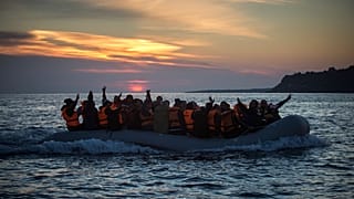 Botla Yunanistan'ın Midilli adasına yaklaşan bir göçmen kafilesi (arşiv)