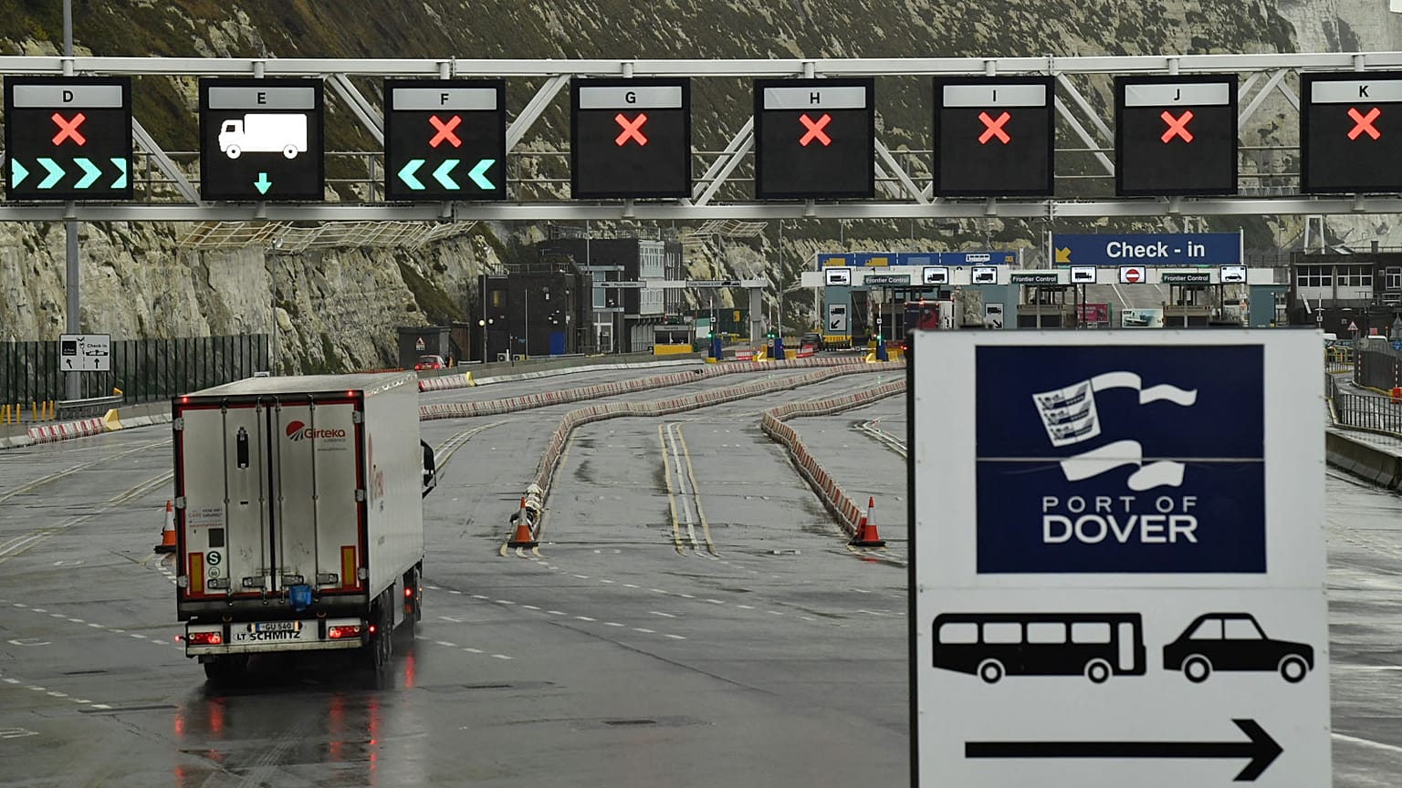 Un poids lourd sur le port de Douvre, au Royaume-Uni, le 4 janvier 2021