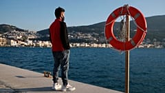 یک مهاجر افغان در یونان که فرزند خود را در جریان مهاجرت از دست داد