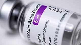 Вакцина AstraZeneca признана безопасной и эффективной