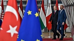 Avrupa Birliği, Doğu Akdeniz krizi nedeniyle Türkiye'ye uygulamayı planladığı yaptırımları askıya aldı.