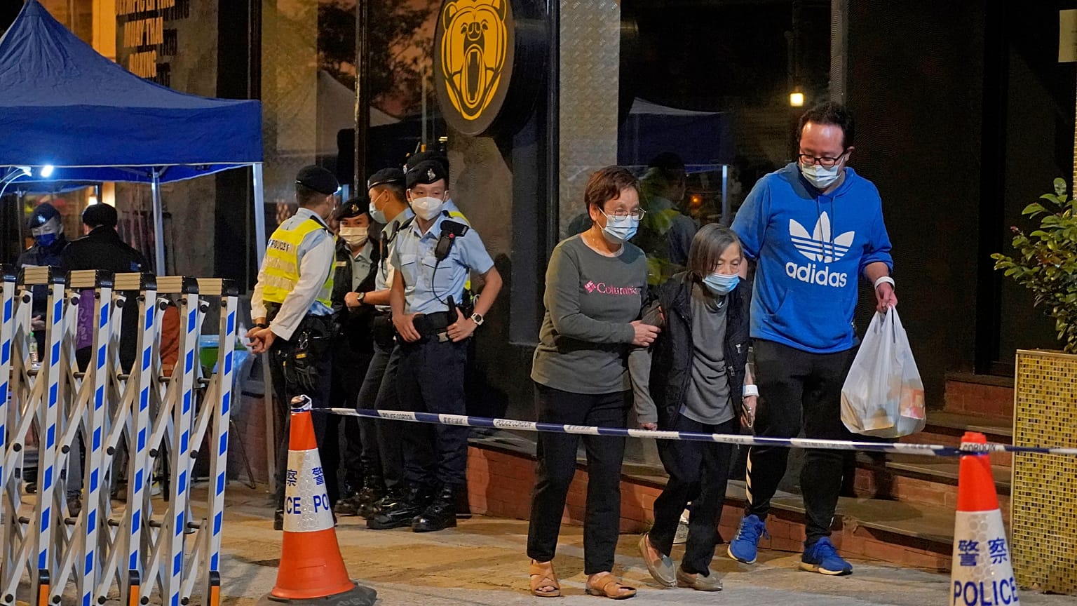 Hong Kong'da hastane çıkışı