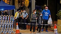 Hong Kong'da hastane çıkışı