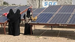 محطة طاقة شمسة صغيرة تديرها وتشرف عليها نساء يمنيات