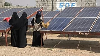 محطة طاقة شمسة صغيرة تديرها وتشرف عليها نساء يمنيات