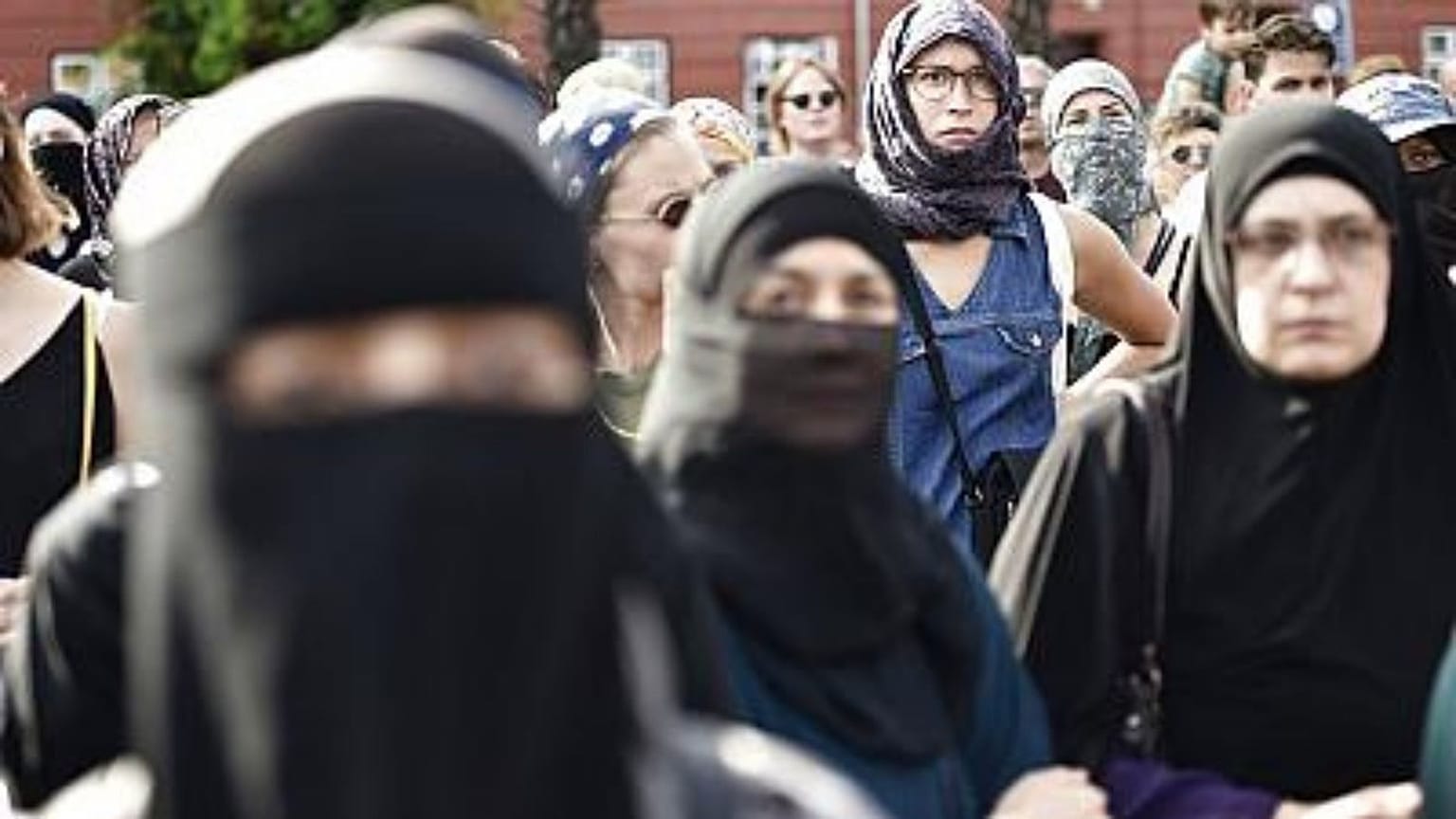 منع پوشش صورت با برقع در برخی کشورهای اروپایی
