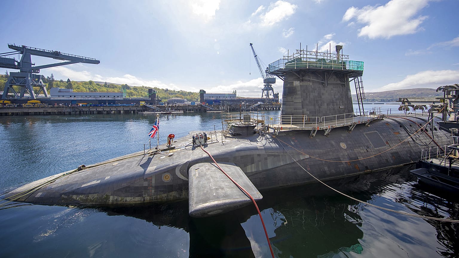 Nükleer başlık taşıyan İngiliz HMS Vigilant denizaltısı.